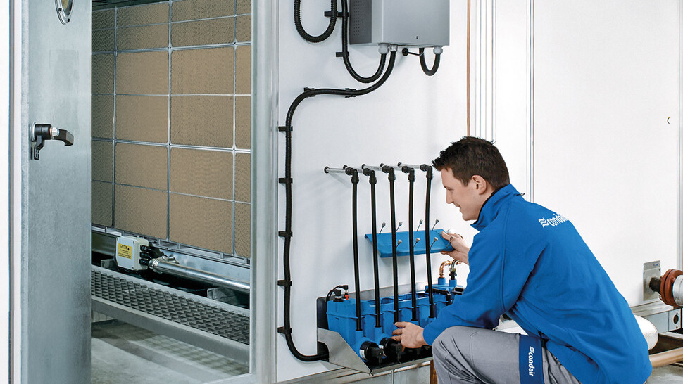 Adiabtatic evaporative humidifier in an AHU